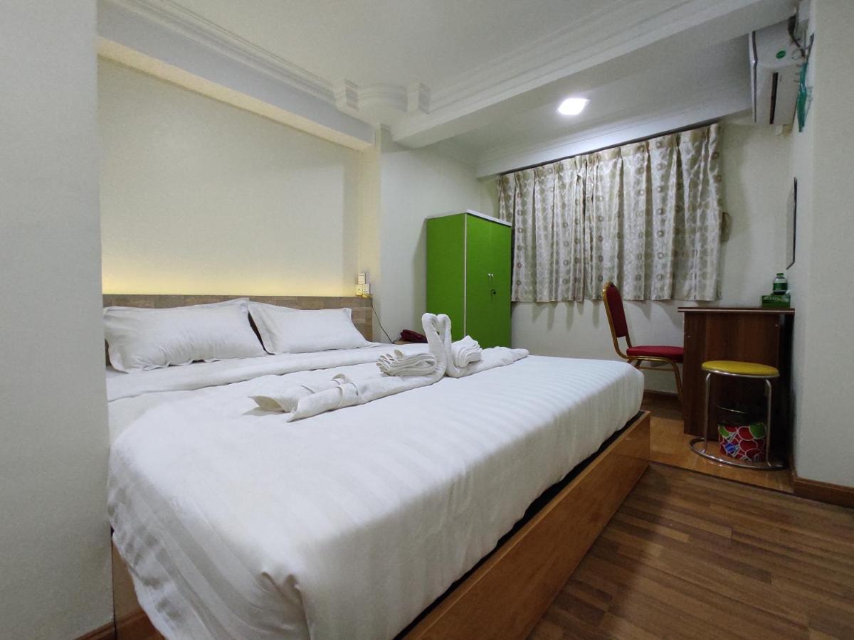 November Hostel Yangon Exterior photo
