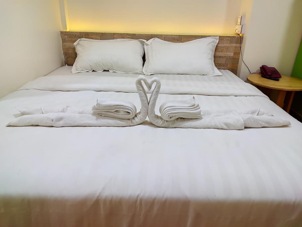 November Hostel Yangon Exterior photo